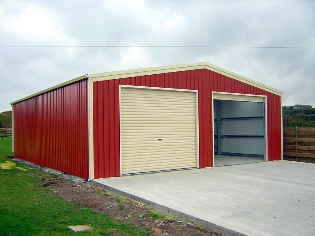 At P R C Steel Buildings we have been erecting steel agricultural buildings for years across Lincolnshire. We know that it is important for you to make sure that your pigs, sheep and cows are kept safe.